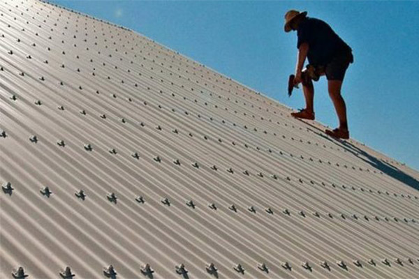 How To Put A Ladder On A Metal Roof Securely